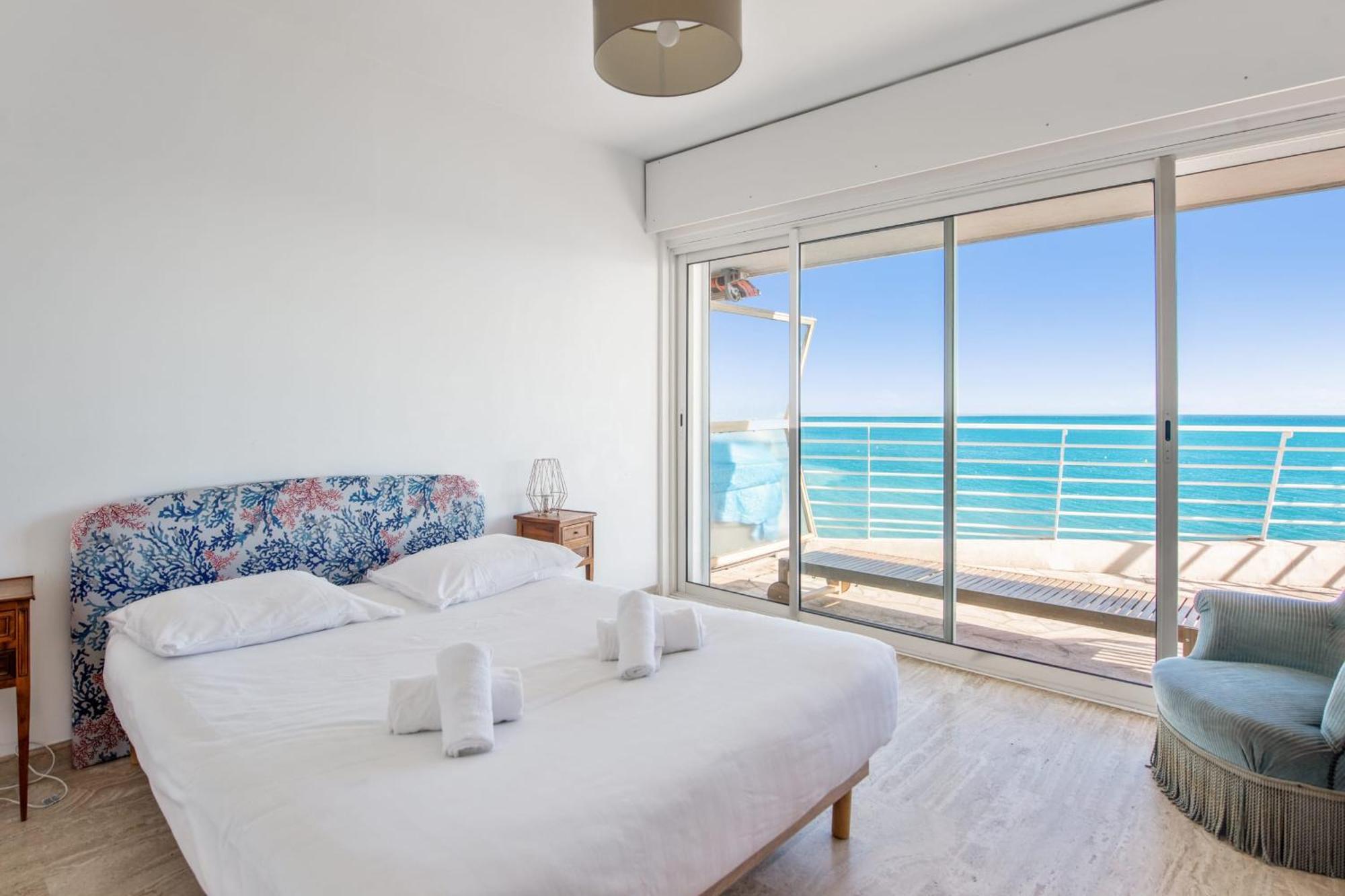 Le Balcon Sur La Baie - Welkeys Apartment Cagnes-sur-Mer Luaran gambar