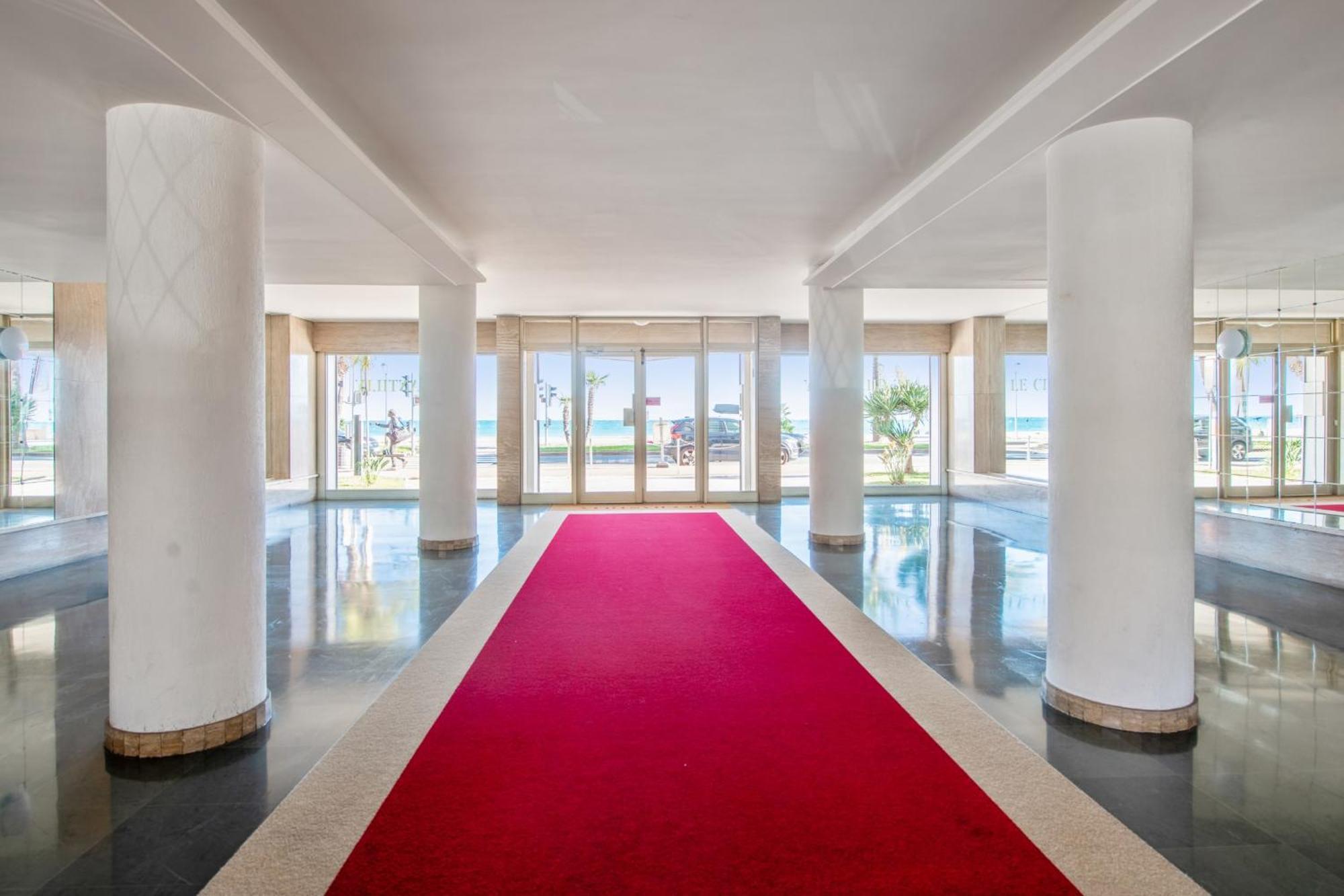 Le Balcon Sur La Baie - Welkeys Apartment Cagnes-sur-Mer Luaran gambar