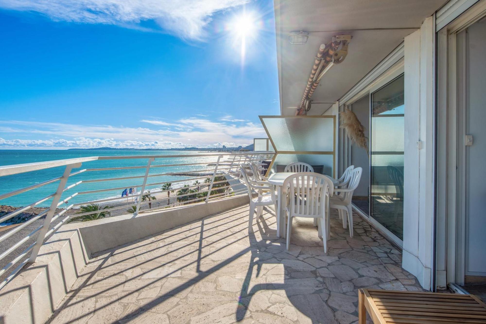 Le Balcon Sur La Baie - Welkeys Apartment Cagnes-sur-Mer Luaran gambar